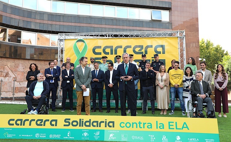 foto familia presentación carrera solidaria contra la ELA