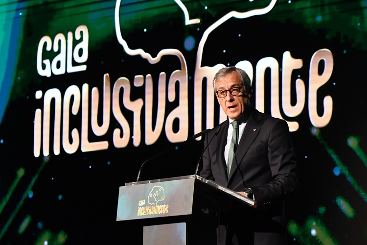 GALA INCLUSIVAMENTE El presidente de Eurocaja Rural y su Fundación, durante su discurso en la gala inclusivamente