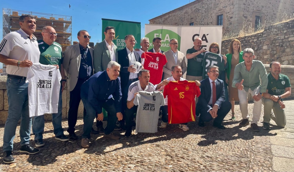 20260520 FOTO FAMILIA PRESENTACIÓN PARTIDO CÁCERES CONTRA LA ELA foto familia